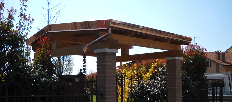 Costruzione e installazione coperture in legno per ingressi pedonali a Mantova